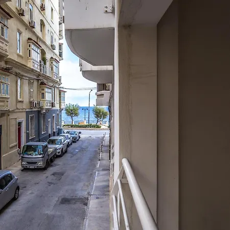 Fantastic Location Apartment *